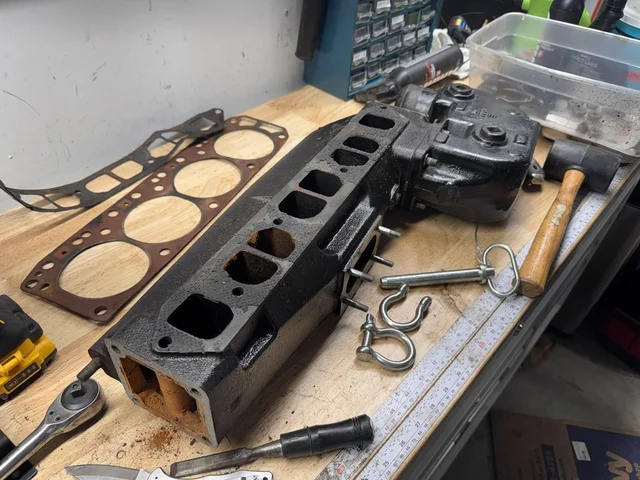 Manifold tear down.  This rust is going to be a bear to get rid of.
