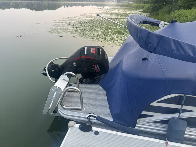 Turboswing (round bar a around the engine, for whipping the piss out of tubes. The Mercury 115HP ProXS with Command Thrust lower unit. All that means is 20k on a new boat 😳😳😳😳. And it should be able to launch this square lake greyhound quick enough to pull an experienced skier