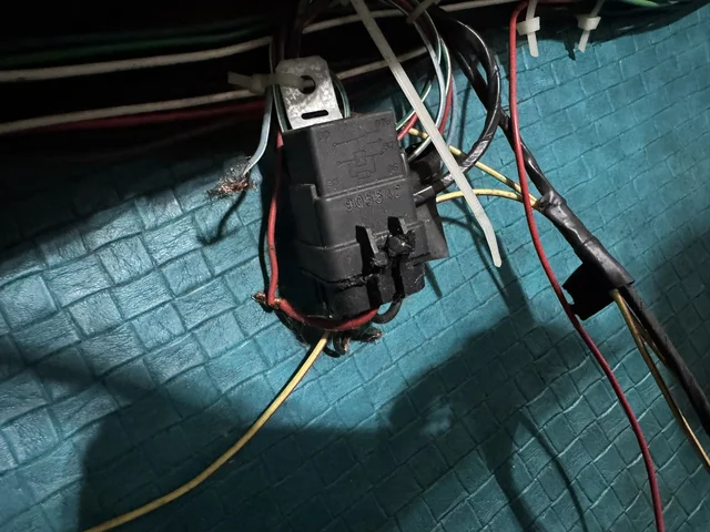 This is a relay they shoehorned in to get the trim system to work.  I have no idea what they were doing.  It didin't work, so it's in a landfil.