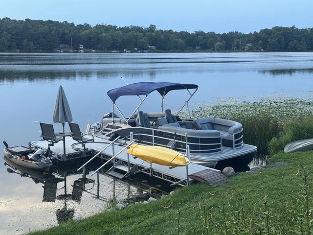 I got the dock lines all sorted.  Massive alligator clips, connected in the stern to the stern line/spring line and to the bow line spring line. The alligator clips into the boat cleats. Super simple for anyone to un-moor super easy