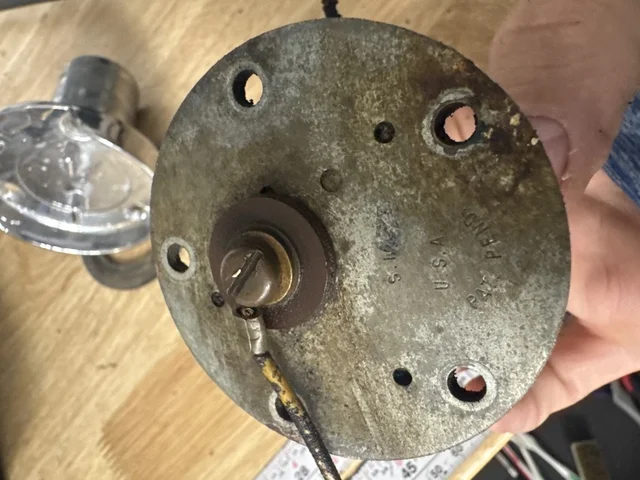 Fuel Sender.  Thisis all going to the bin, no sense in waisting time repairing, as I'm not even sure which tank i'm going with.  The stock tank is trash.